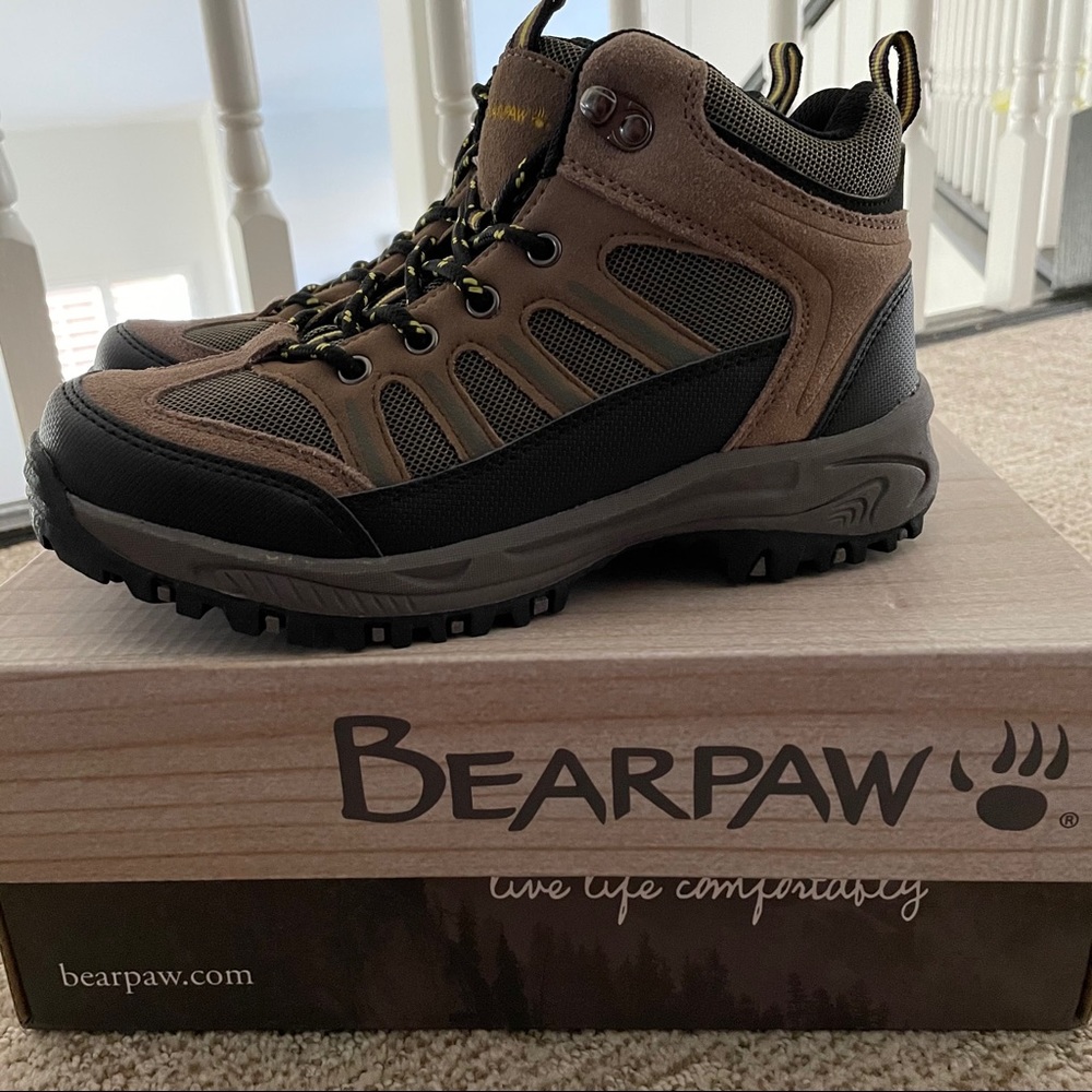 Kid’s Hiking Boots 🥾